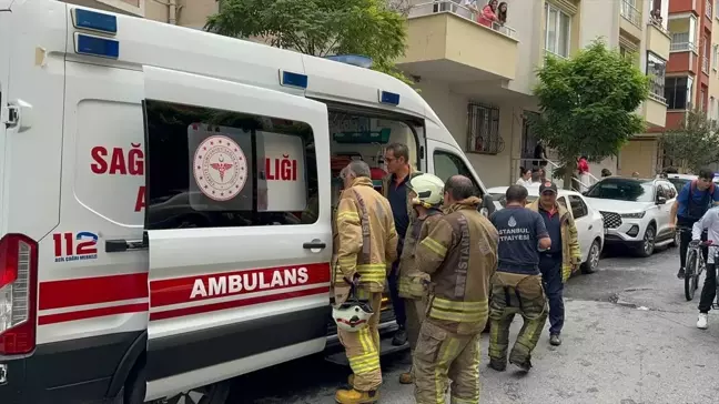 Sancaktepe'de Apartman Çatısında Yangın: İki İtfaiye Görevlisi Yaralı