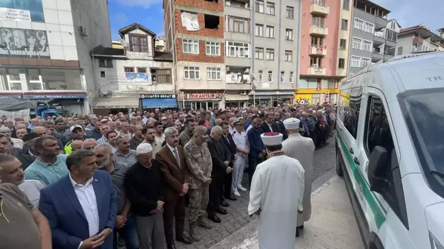 Sel Felaketinde Kaybolan Ali Kemal Demir'in Cenazesi Toprağa Verildi