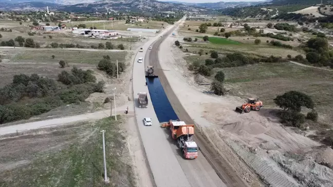 Manisa'da Kara Yolu Yenileme Çalışmaları Hızla Devam Ediyor