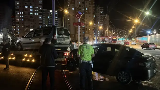 Kayseri'de Trafik Kazasında 5 Yaralı, Kaçan Sürücü Aranıyor