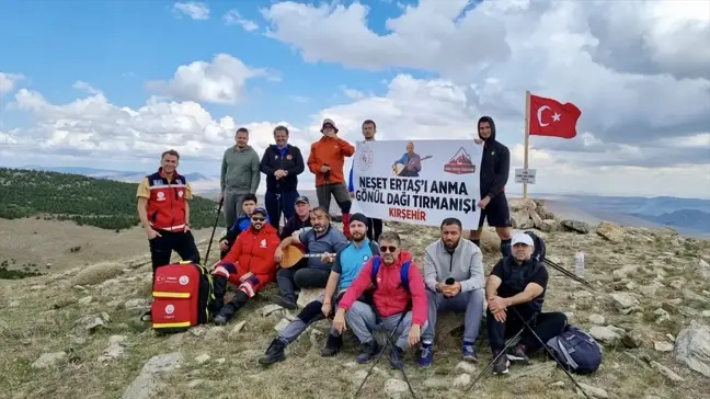 Kırşehirli Dağcılar Neşet Ertaş'ı Gönül Dağı'nda Andı