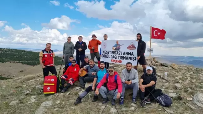 Dağcılar Neşet Ertaş'ı Gönül Dağı'nda andı