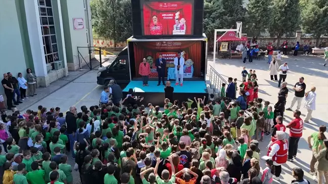 Düzce'de Köy Okullarında Tiyatro Etkinliği Düzenleniyor