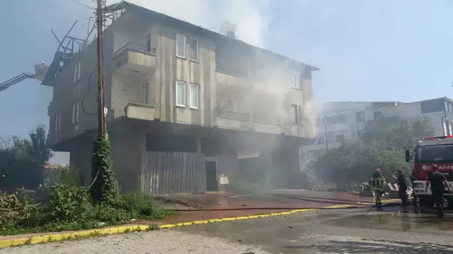 Kartepe'de Kömürlükte Çıkan Yangın Apartmana Sıçradı