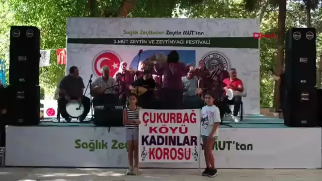 Mersin'de Şalvarlı Kadınlar Korosu Zeytin Festivali'nde Sahne Aldı