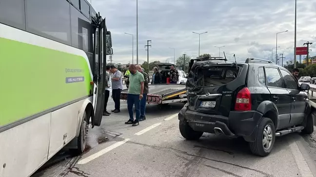 Kocaeli'de Halk Otobüsü Cip ile Çarpıştı: Bir Yaralı