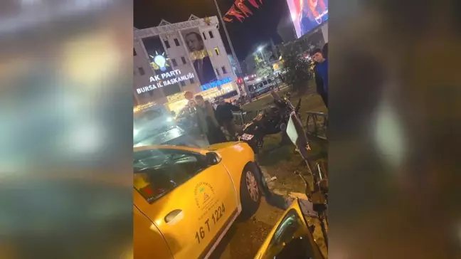 Bursa'da Taksi ve Motosiklet Çarpıştı: 2 Yaralı