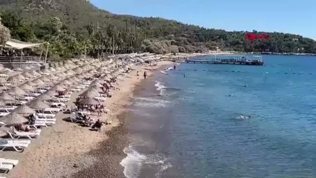 Bodrum'da Yerli ve Yabancı Turistler Güneşli Havanın Tadını Çıkarıyor