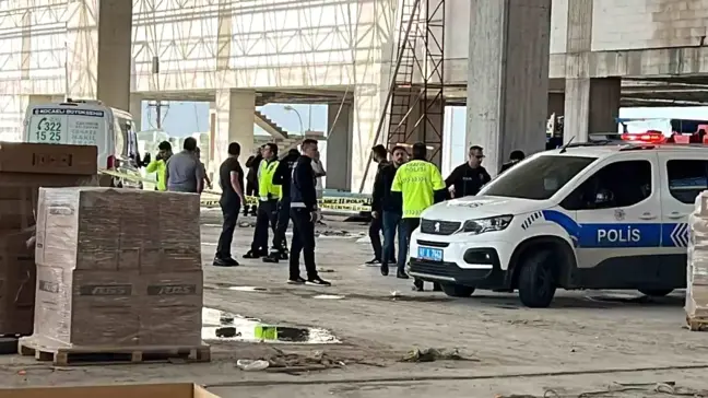 Kocaeli'de Lojistik Depo Çatısından Düşen İşçi Hayatını Kaybetti