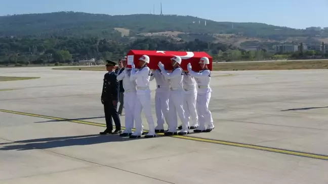 Şehit uzman çavuşun cenazesi, Çanakkale'de askeri törenle karşılandı