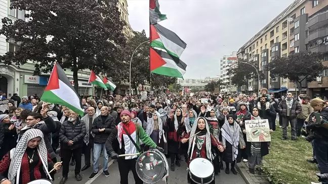 Berlin'de İsrail'in Gazze Saldırılarına Karşı Protesto