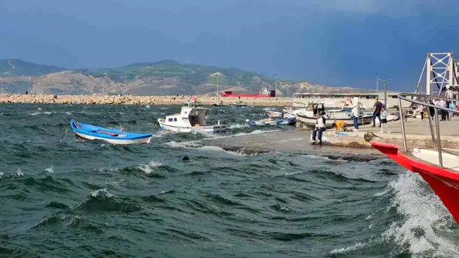 Balıkesir Bandırma'da Fırtına Hayatı Olumsuz Etkiledi