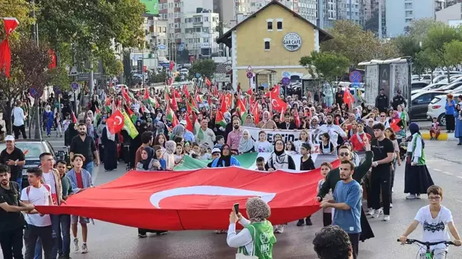 Bandırma'da Filistin'e Destek Yürüyüşü Düzenlendi