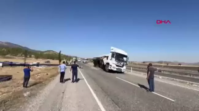 Gaziantep'te Devrilen TIR Sürücüsü Yaralandı