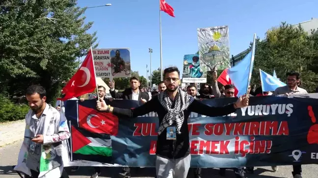 Üniversiteli gençler Erzurum'da Filistin'e destek için yürüdü