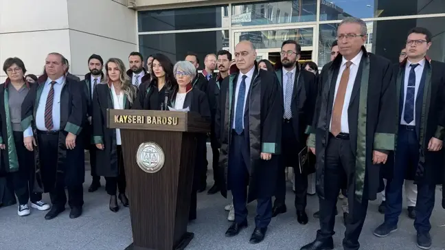 Kayseri'de Avukatlar Kadın Cinayetlerine Tepki Gösterdi