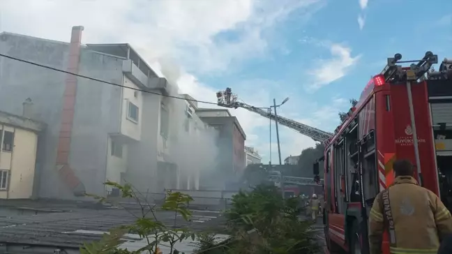 Beylikdüzü'nde Medikal Fabrikada Yangın Çıktı