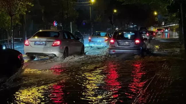 Bursa'da Fırtına ve Dolu Hayatı Olumsuz Etkiledi