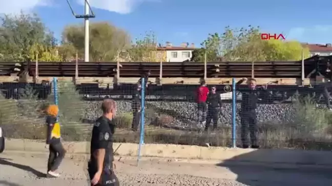 Kayseri'de Yük Treni Çarpması: 65 Yaşındaki Adam Hayatını Kaybetti