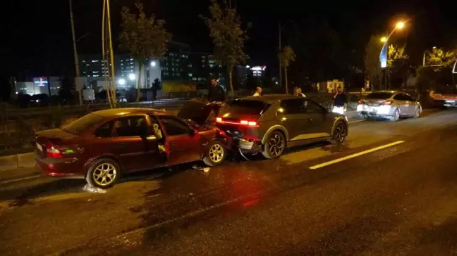 Malatya'da Rektör Akpolat'ın Karıştığı Trafik Kazasında 2 Yaralı