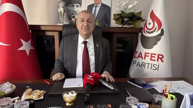 Ümit Özdağ, Mersin'de Esnafı Ziyaret Etti ve Parti Başkanlıklarını Açtı