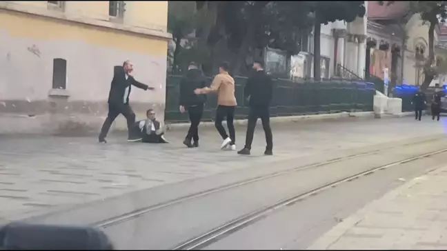 İstiklal Caddesi'nde Kavga: Polis Müdahale Etti