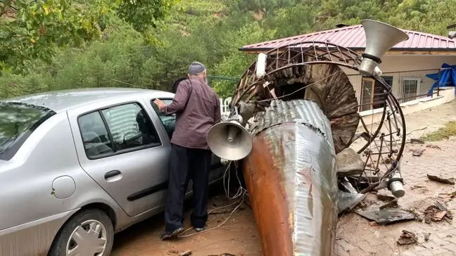 Safranbolu'da Fırtına Camii Minaresini Devrdi