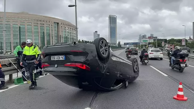 Şişli'de Otomobil Bariyerlere Çarptı: Sürücü Yaralandı