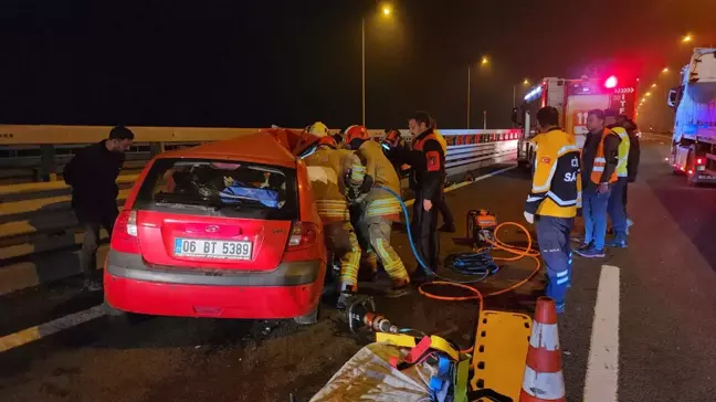 Düzce'de TIR'a Çarpan Otomobilde 4 Yaralı