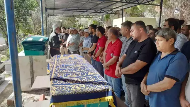 Hatay'da Depremde Can Veren Baba ve Oğlu Defnedildi