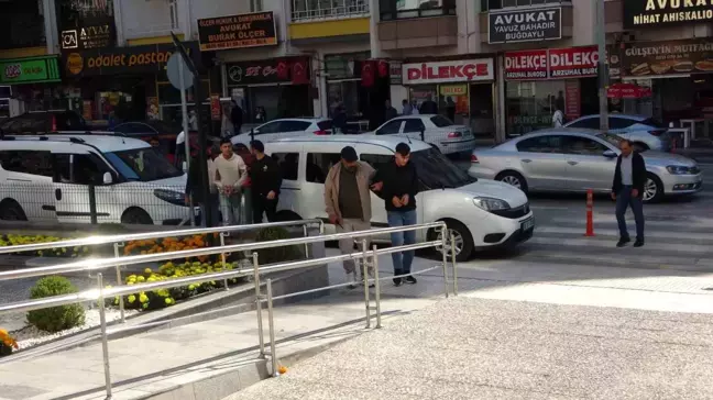 Çorum'da İş Yeri Kurşunlama ve Pazarcı Vurulması Olayında 2 Zanlı Adliyeye Sevk Edildi