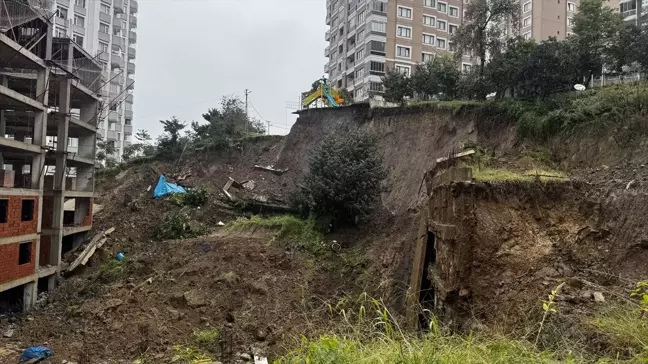 Rize'de Toprak Kayması: Çocuk Parkı ve İstinat Duvarı Zarar Gördü