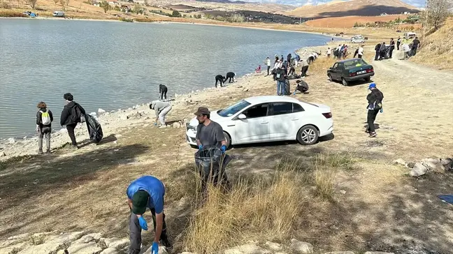 AYBÜ Öğrencileri Çubuk'ta Kızılca Göleti için Temizlik Etkinliği Düzenledi