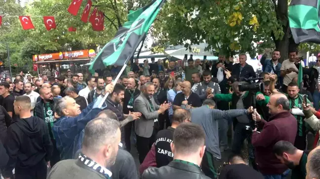 Kocaelispor'dan Moral Yemeği ve Taraftar Yürüyüşü