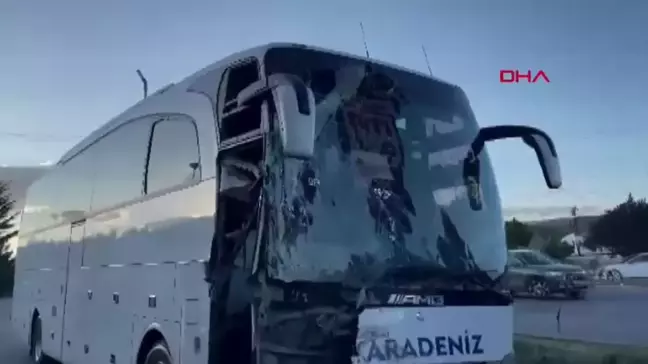 Afyonkarahisar'da Yolcu Otobüsü ile Kamyon Çarpıştı: 1 Ölü, 19 Yaralı