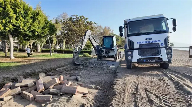 Anamur'da Rauf Denktaş Parkı Yenileniyor