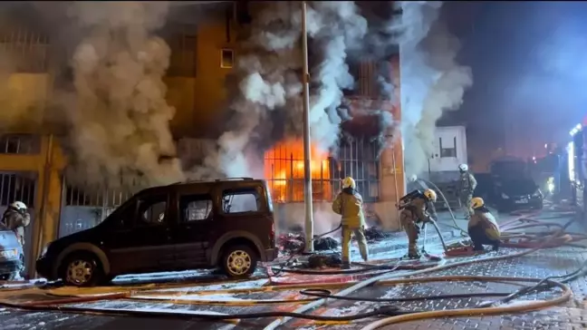 Beyoğlu'nda Yatak İmalathanesinde Yangın Çıktı