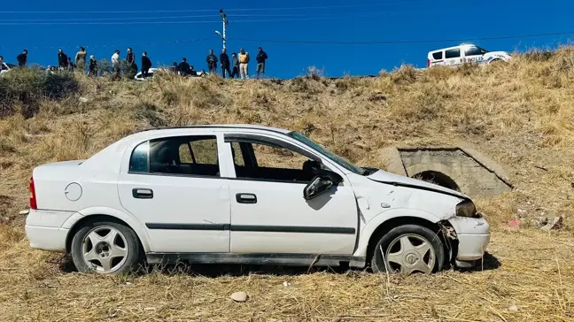 Adıyaman'da Şarampole Devrilen Otomobilde 5 Yaralı