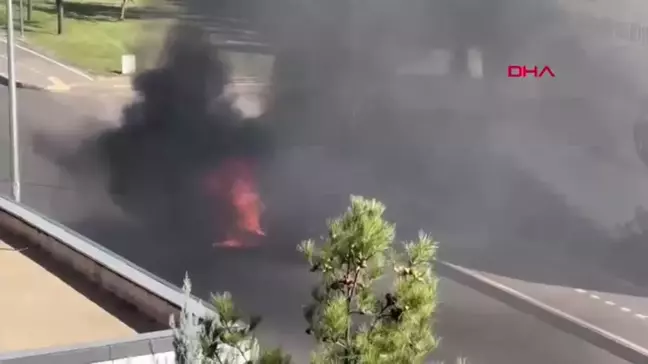 Diyarbakır'da Park Halindeki Otomobil Alev Aldı