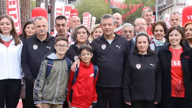 Özgür Özel, Yenidoğan Çetesi Soruşturmasını Eleştirdi