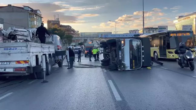 Pendik D-100 Karayolu'nda Kamyonet Devrildi, Uzun Araç Kuyrukları Oluştu