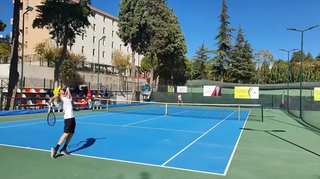 Demirci'de Tenis Turnuvası Başladı