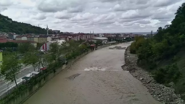 Sinop'ta Sağanak Nedeniyle Bazı Yollar Trafiğe Kapandı