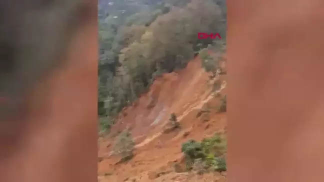 Rize'de heyelan; 2 boş ev toprak altında kaldı