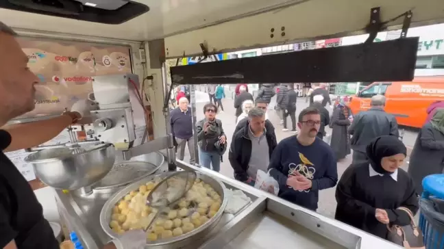 Kadıköy'de FETÖ Elebaşı İçin Kurtuluş Lokması Dağıtıldı