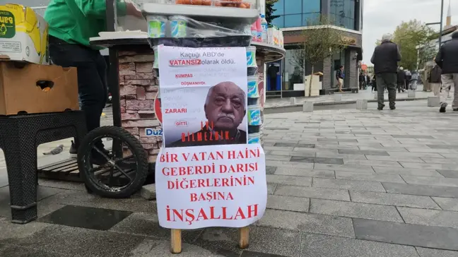 Seyyar tezgahına 'Vatan haini geberdi' yazısı asıp tatlı dağıttı