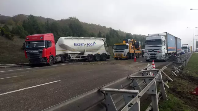 Bolu'da Tanker ve Otomobil Çarpıştı: 2 Yaralı