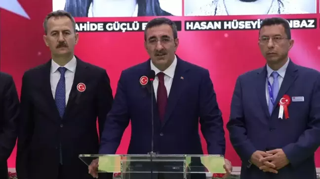 Cumhurbaşkanı Yardımcısı Yılmaz, SAHA EXPO Fuarı'nda TUSAŞ Standını Ziyaret Etti