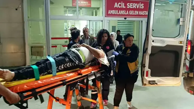 Adana'da Trafik Kazası: Motosikletli İki Kişi Ağır Yaralandı