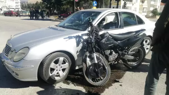 Isparta'da Kavşakta Otomobil ile Motosiklet Çarpıştı: 1 Yaralı